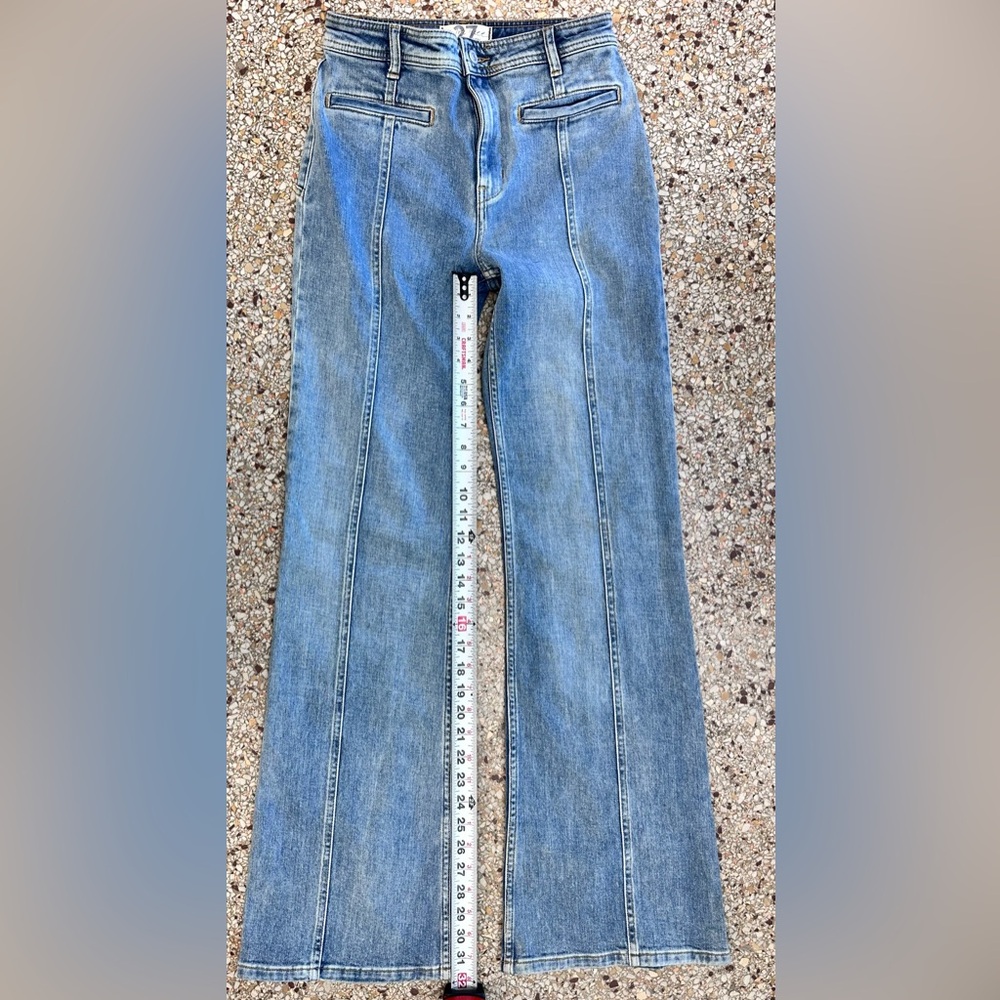 Free People
Women's Blue We The Free Firecracker Flare Jeans Red Star Size 27 - Picture 5 of 7